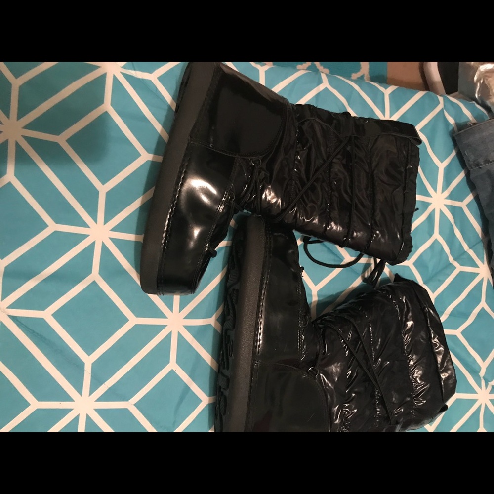 Moon boots